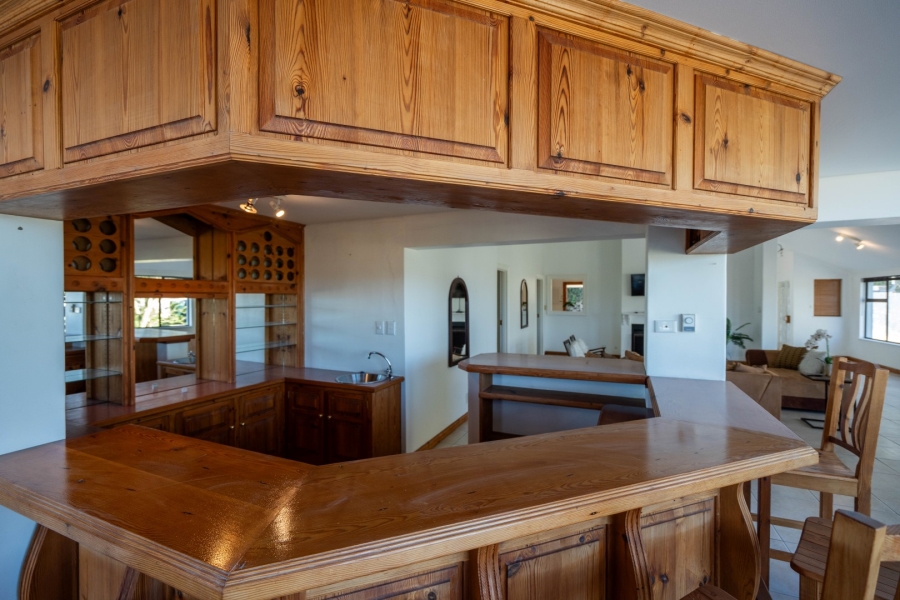 6 Bedroom Property for Sale in East Bank Eastern Cape